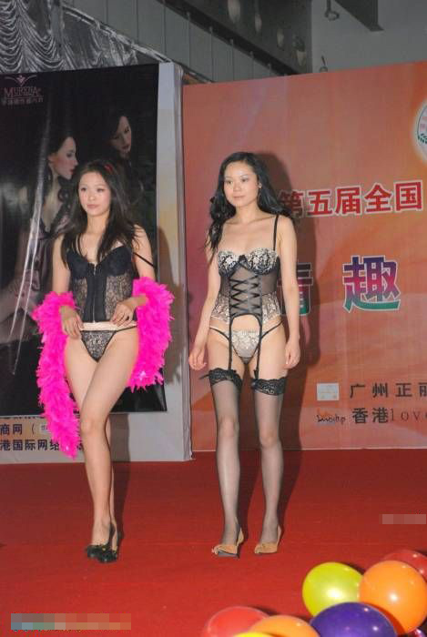 广州情趣内衣展现场 诱惑雷人聚一堂