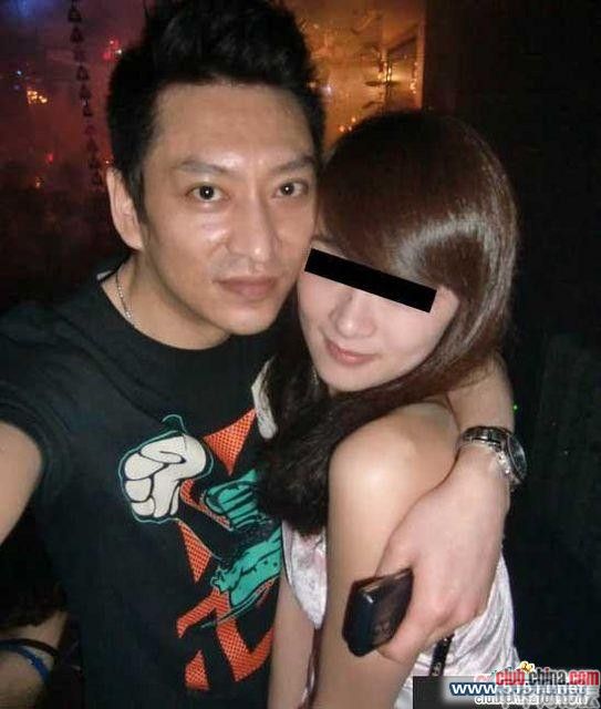 网络惊现深圳“抱抱哥” 称抱别人女友更性福