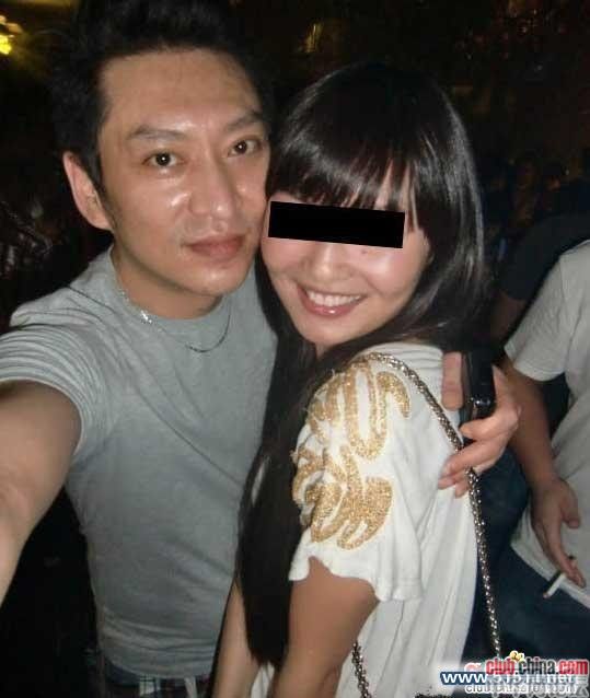 网络惊现深圳“抱抱哥” 称抱别人女友更性福