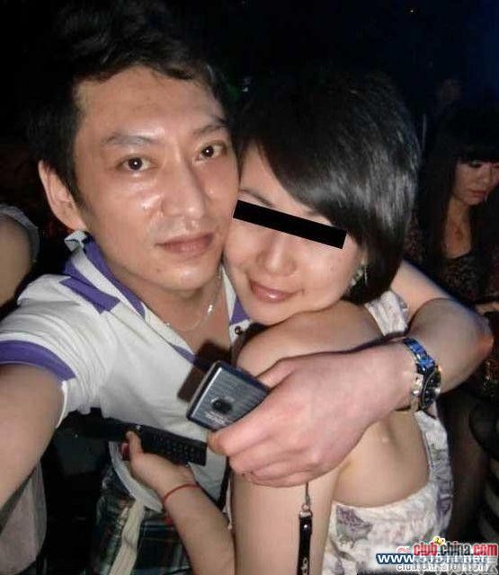 网络惊现深圳“抱抱哥” 称抱别人女友更性福